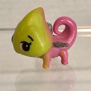 Hatchimals Glittery Wings Pink And Yellow Chameleon Mini Toy Figure